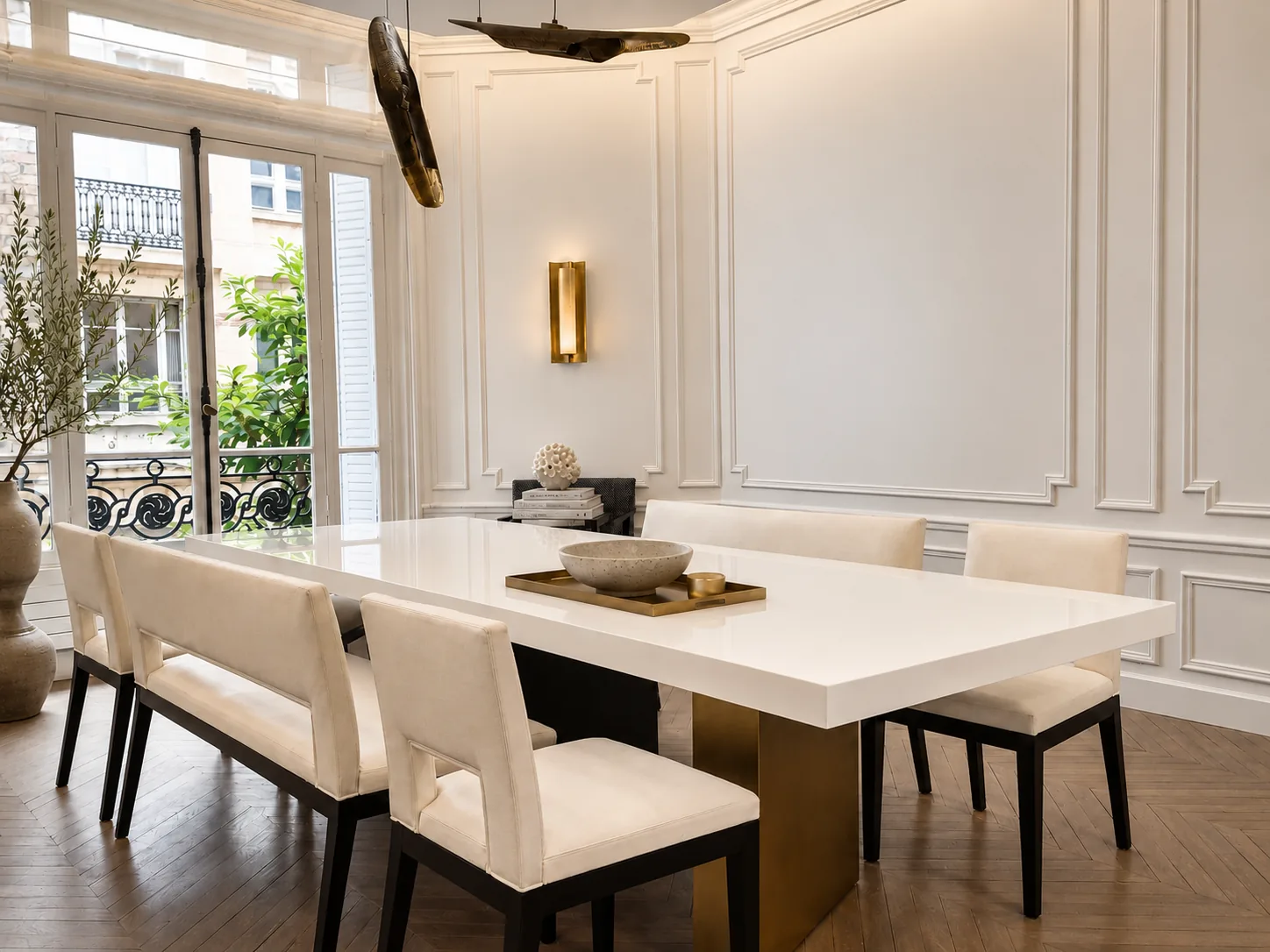 The dining room towards the windows: the lacquer table, a bench and cream chairs